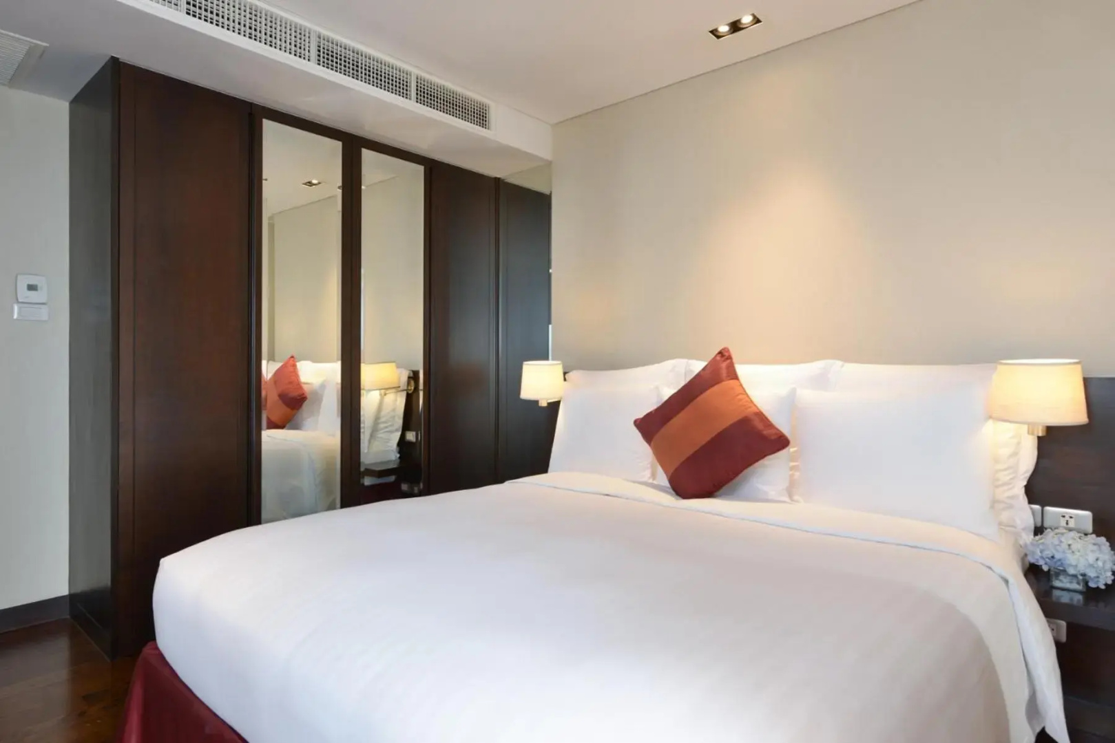 Photo - Sathorn Vista, Bangkok - Marriott Executive Apartments