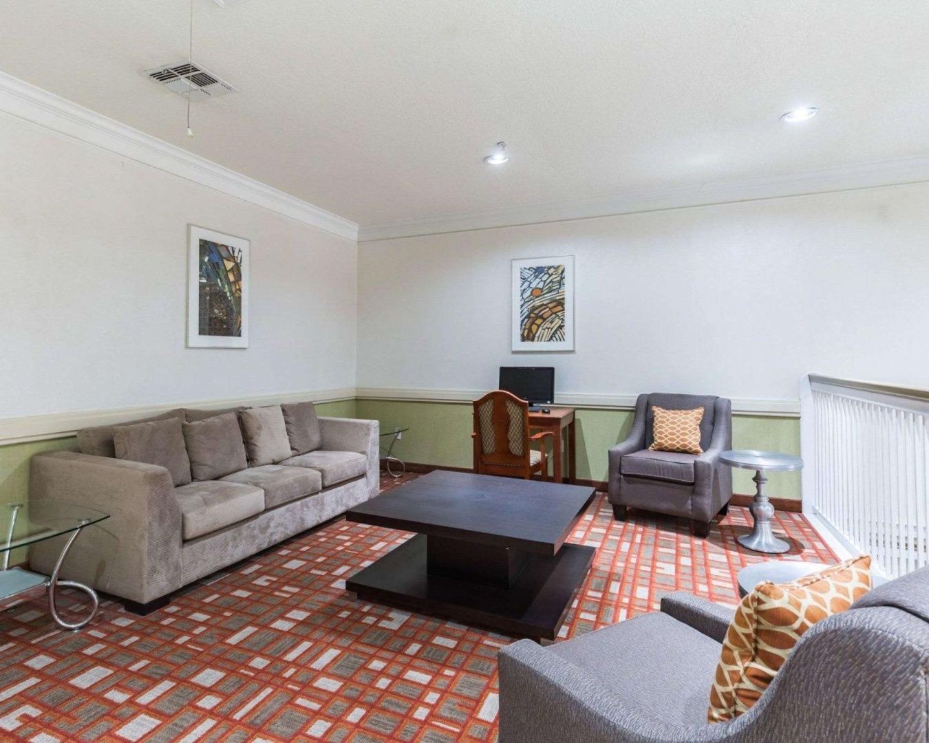 Foto - Econo Lodge Inn & Suites East