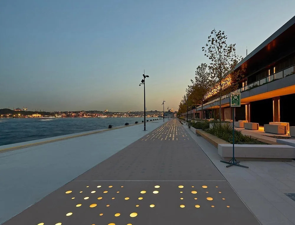 Photo - The Business Class Suit Karakoy