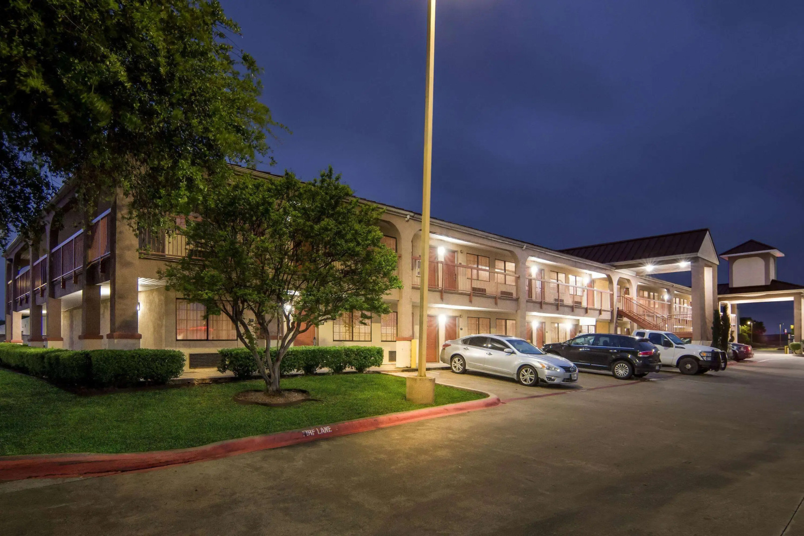 Photo - Super 8 by Wyndham Grand Prairie Southwest