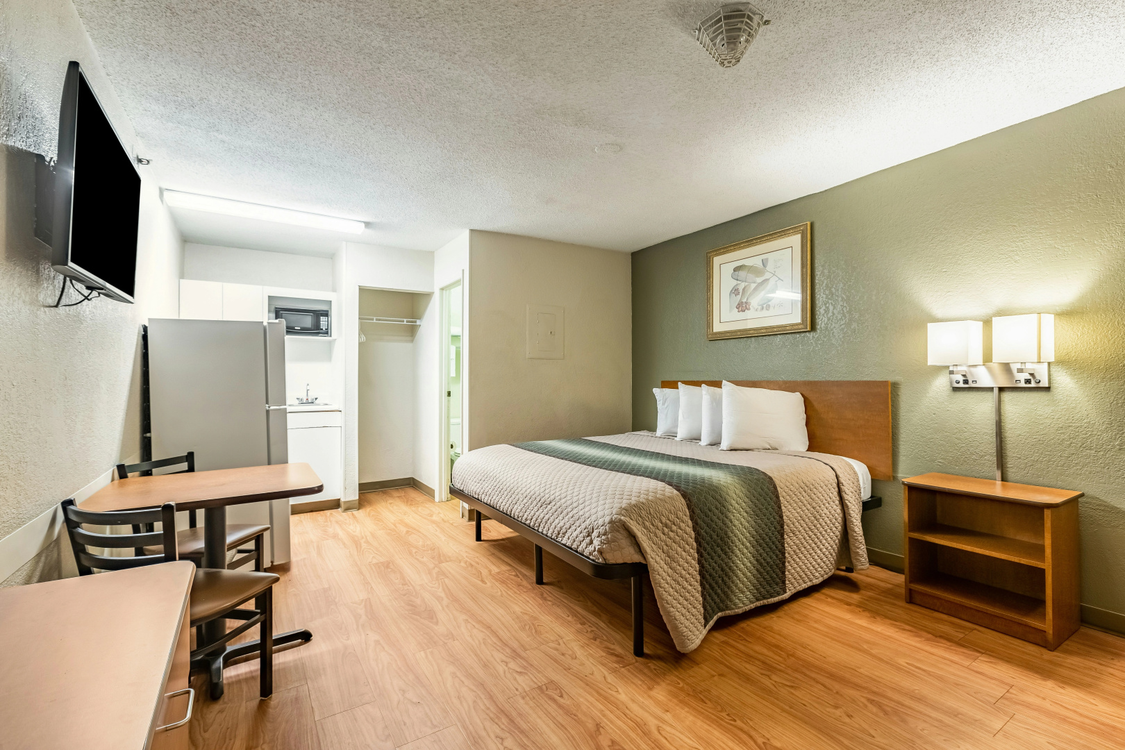 Photo - HomeTowne Studios by Red Roof Atlanta - Norcross South