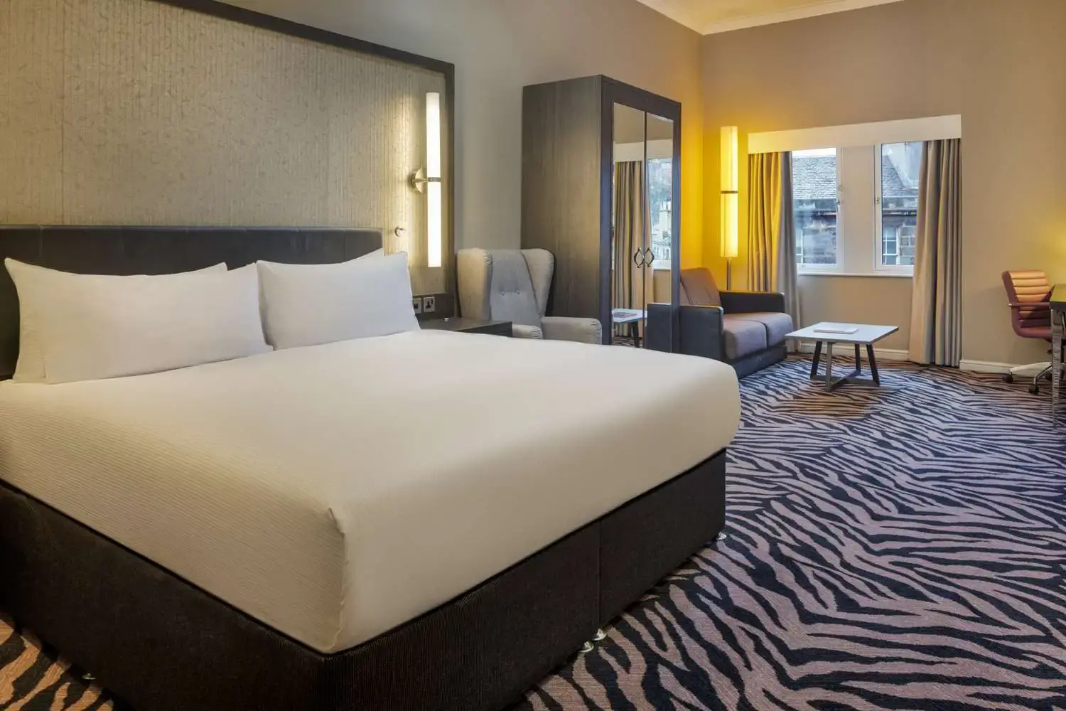Photo - DoubleTree by Hilton Edinburgh City Centre