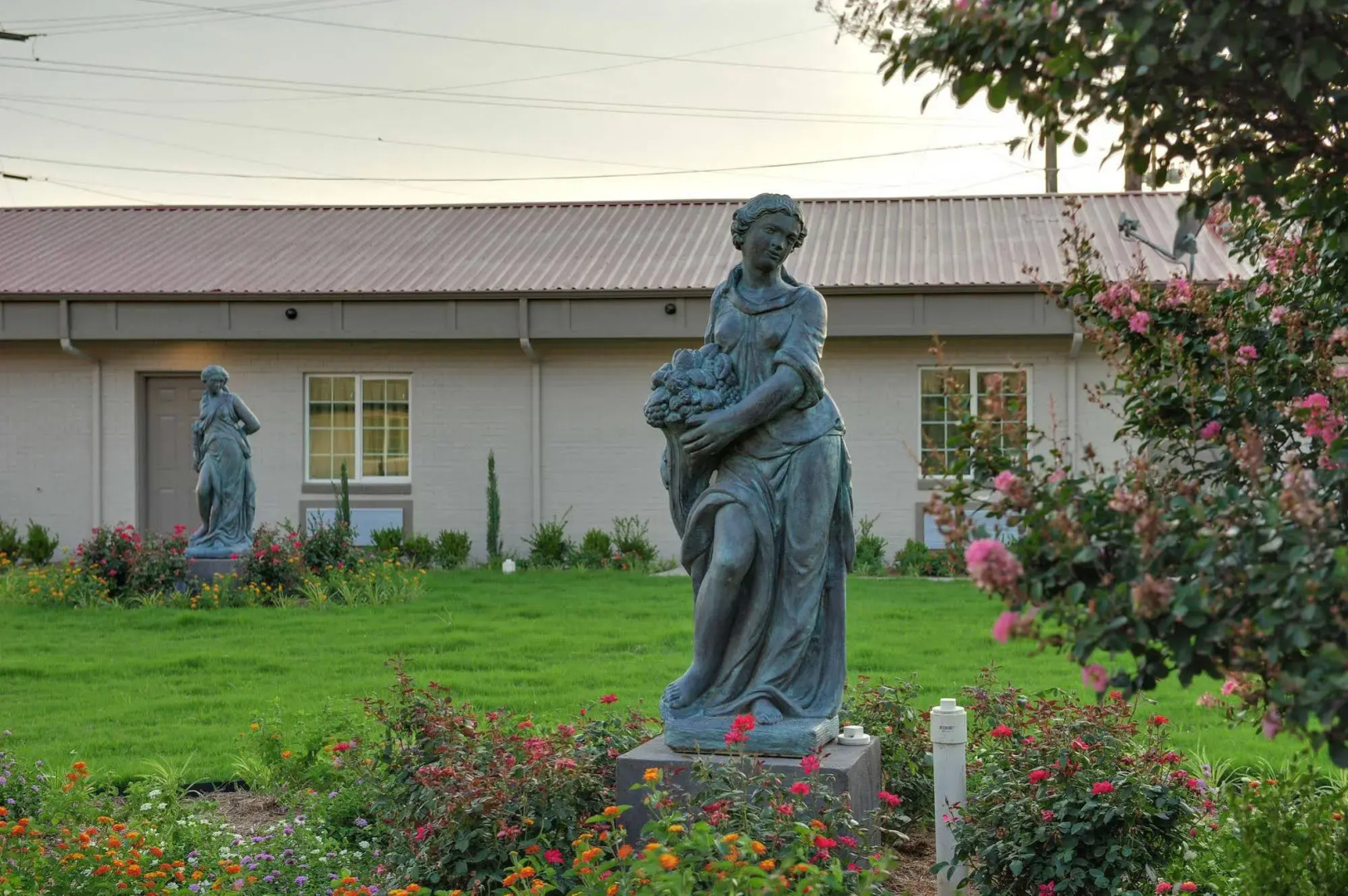 Photo - Romantic Inn & Suites