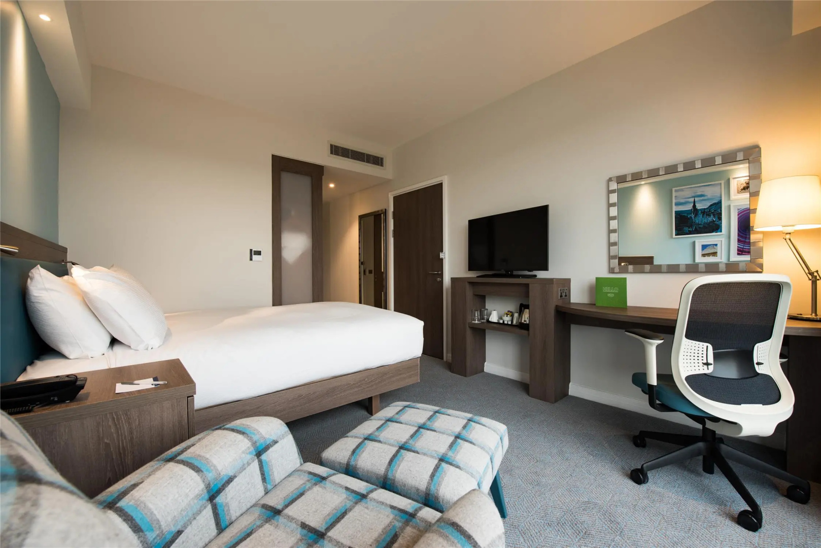 Photo - Hampton by Hilton Edinburgh West End