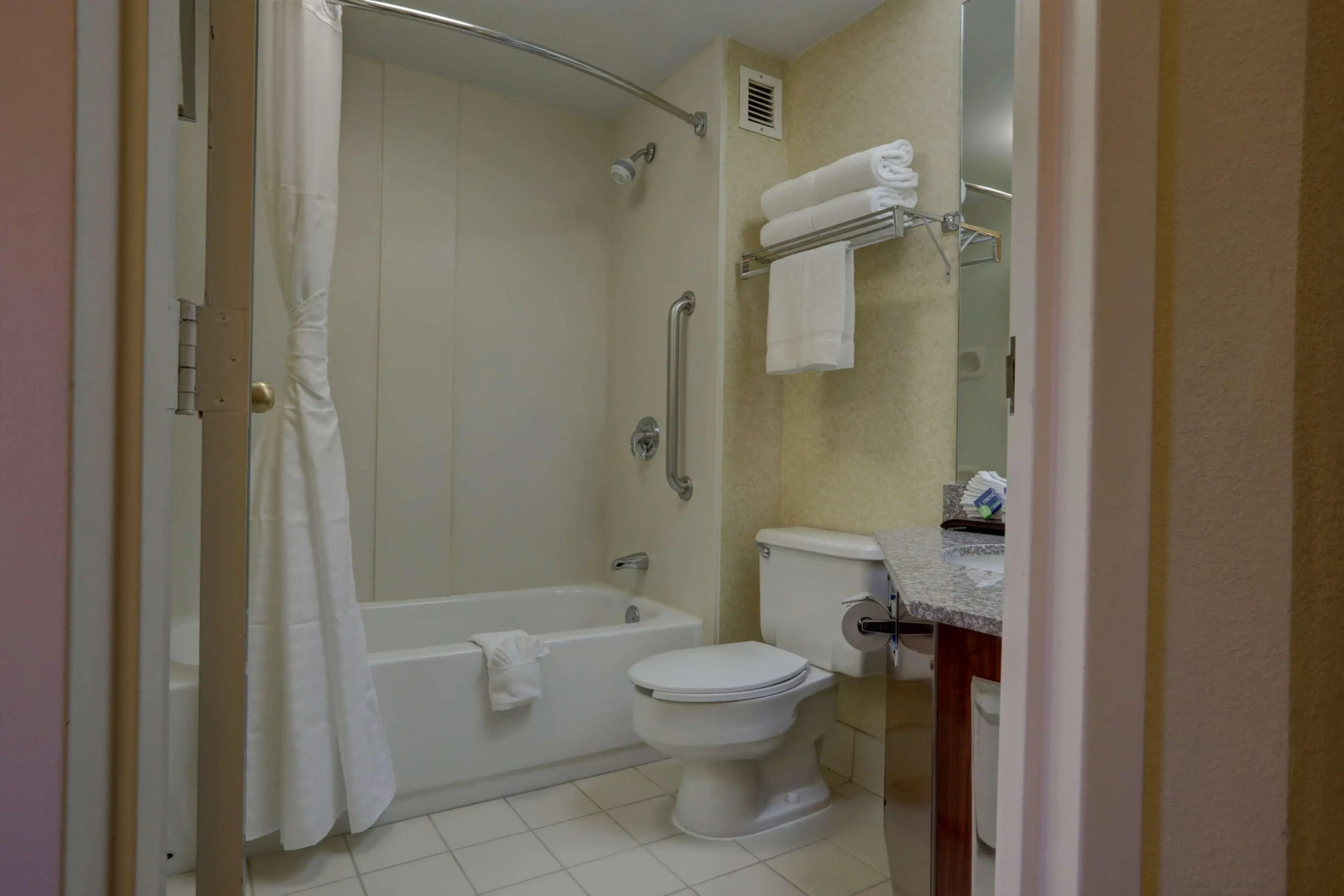 Foto - SureStay Plus Hotel by Best Western Chicago Lombard