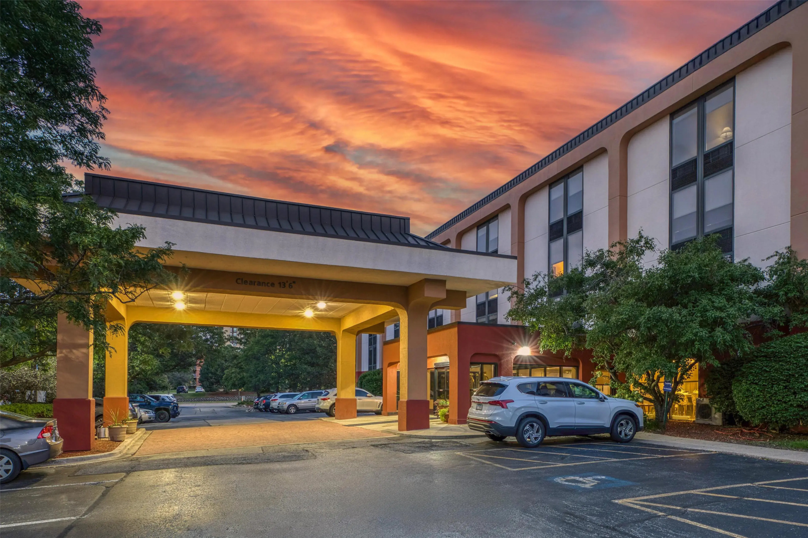 Foto - SureStay Plus Hotel by Best Western Chicago Lombard