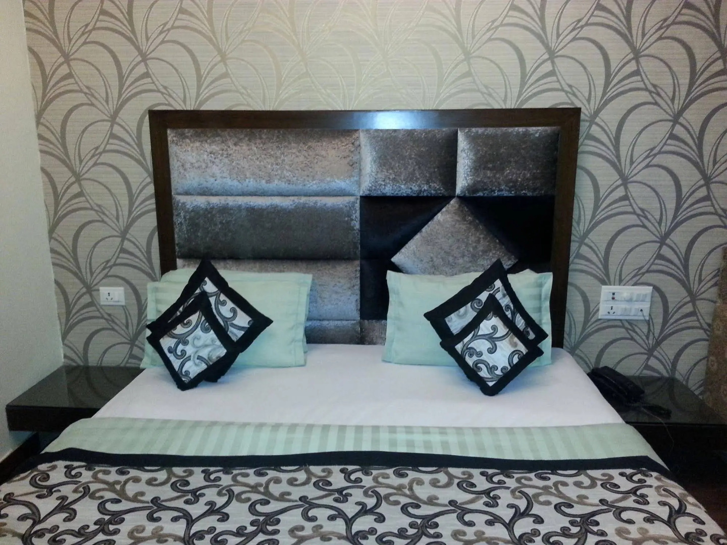 Photo - Hotel Vanson Villa, City Centre - With Free Airport & Train Station Pickup