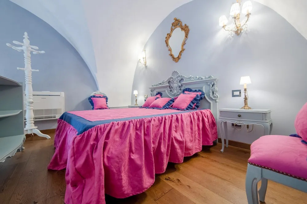 Photo - The Crown Palace - Gallipoli