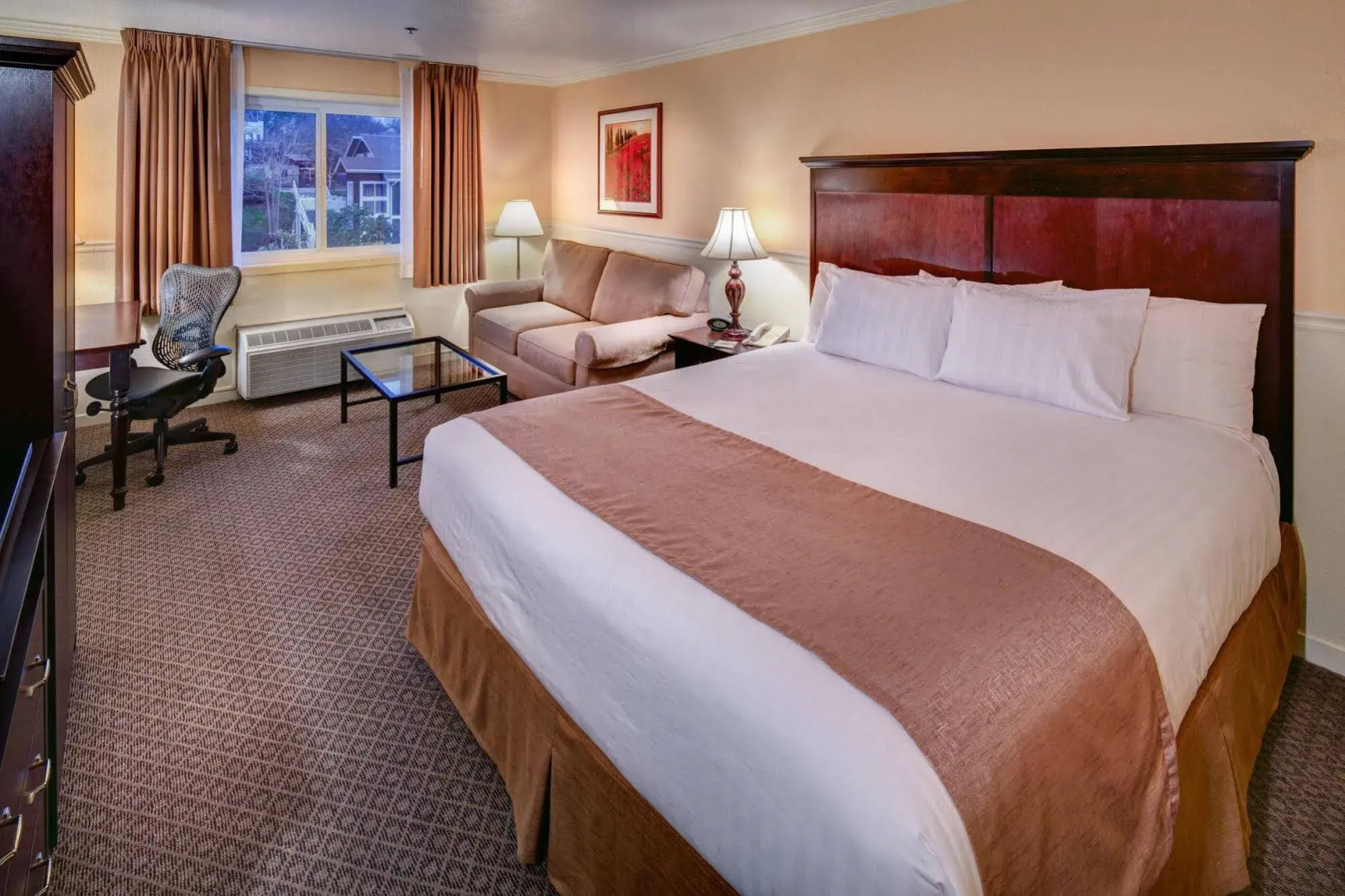 Photo - Lake Natoma Inn