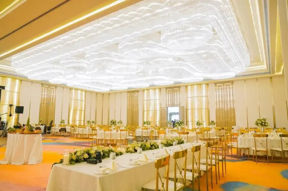 Photo - Grandeeza Hotel by Galison