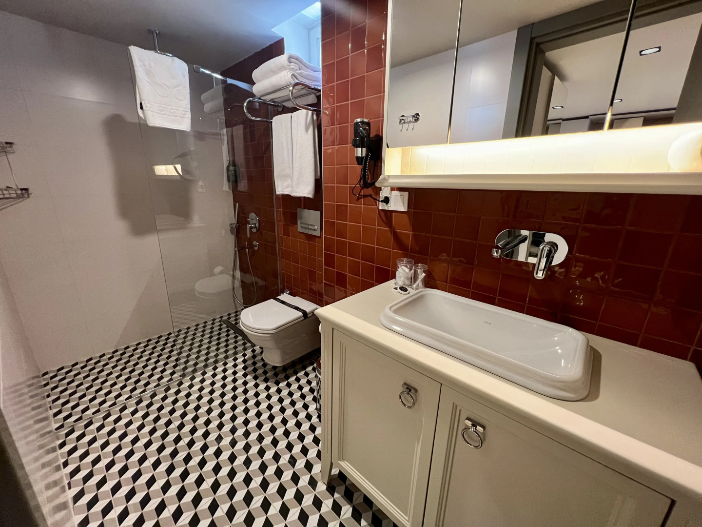 Photo - Weingart Suites Hotel