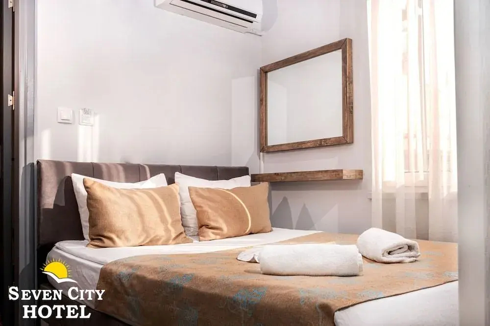 Photo - Seven City Hotel
