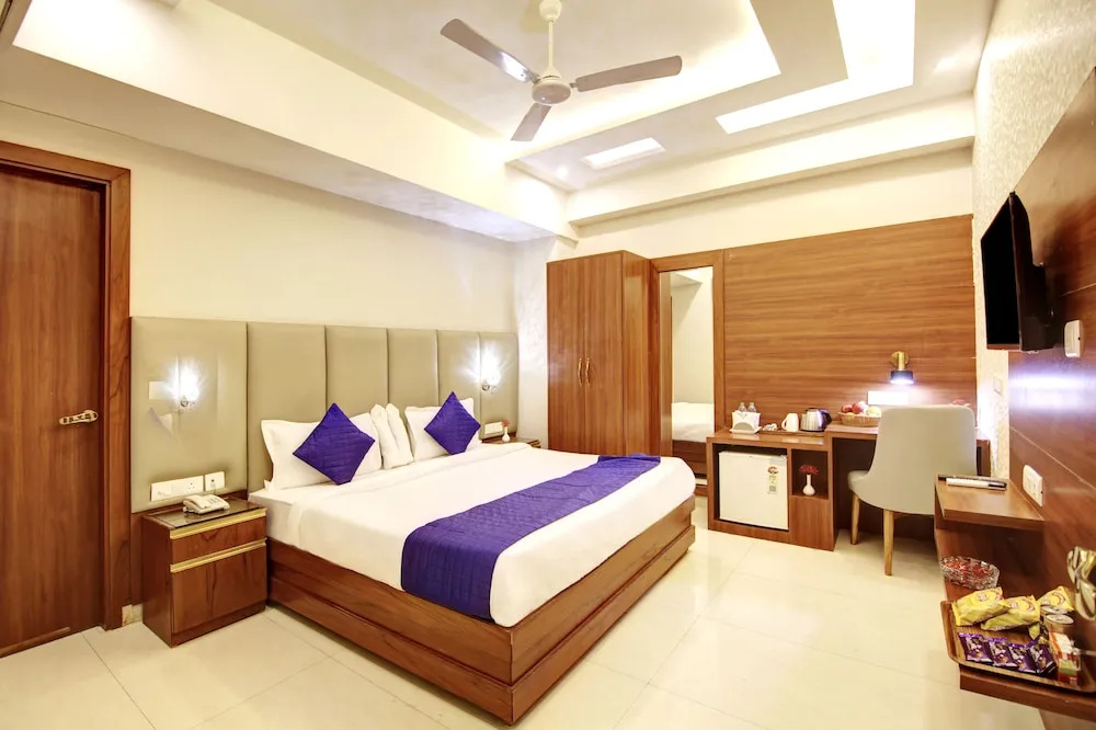 Marks Hotel & Banquet