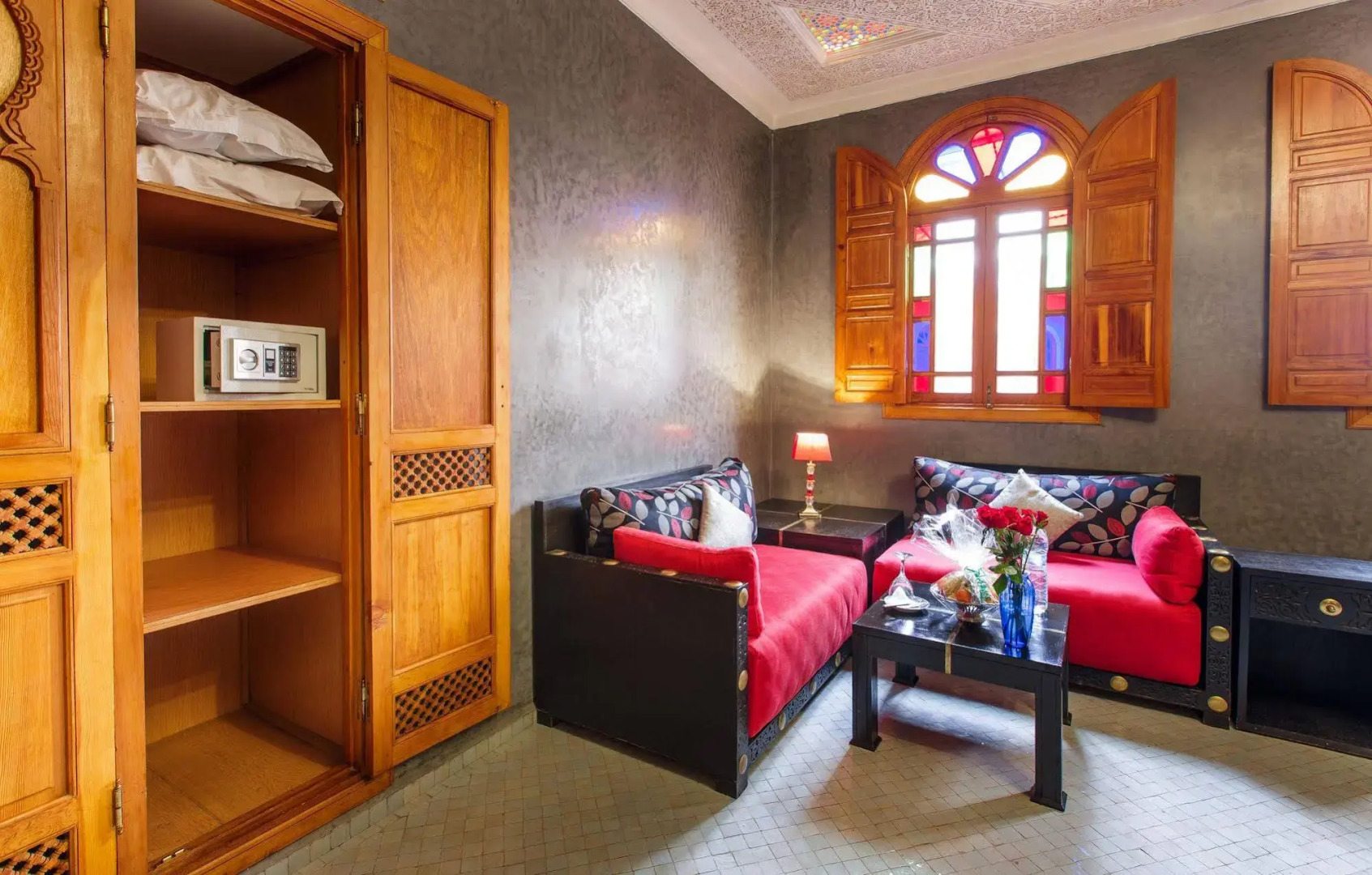 Photo - Riad Andalib