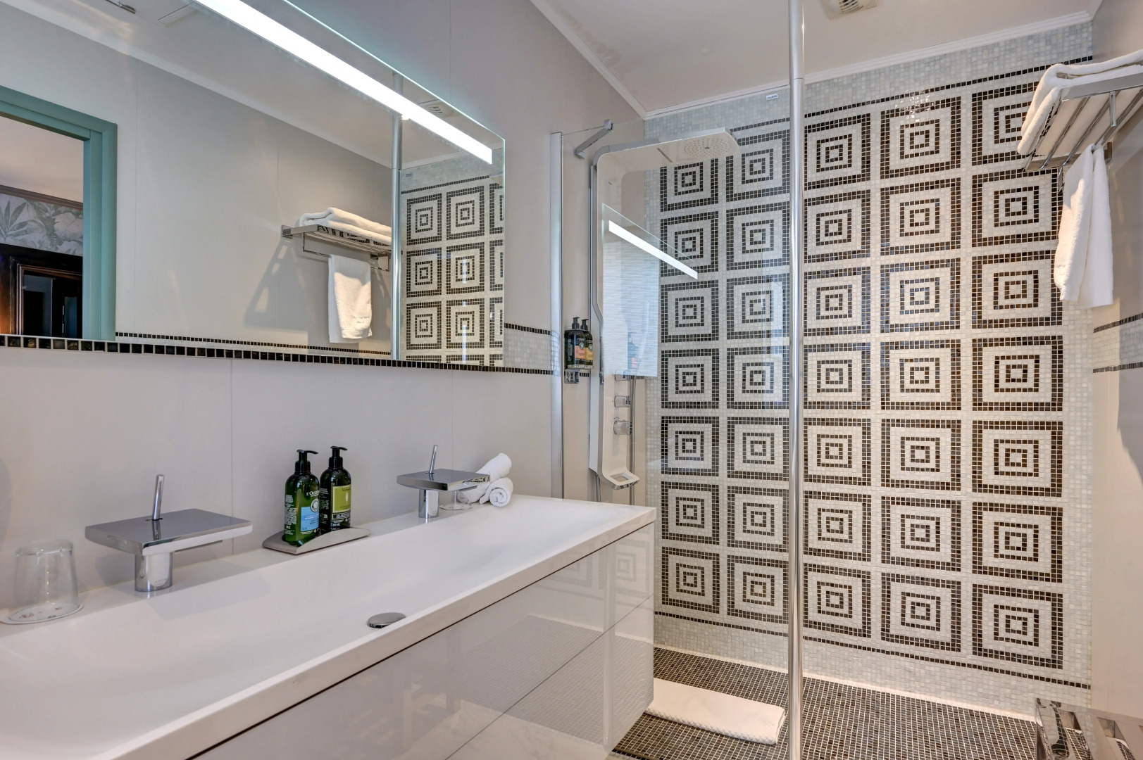 Photo - The One Alma Paris