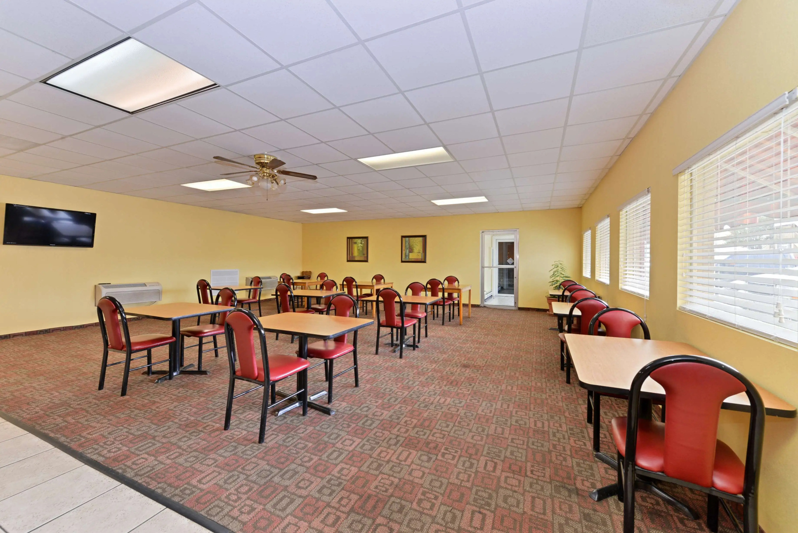 Photo - Americas Best Value Inn Tulsa at I-44
