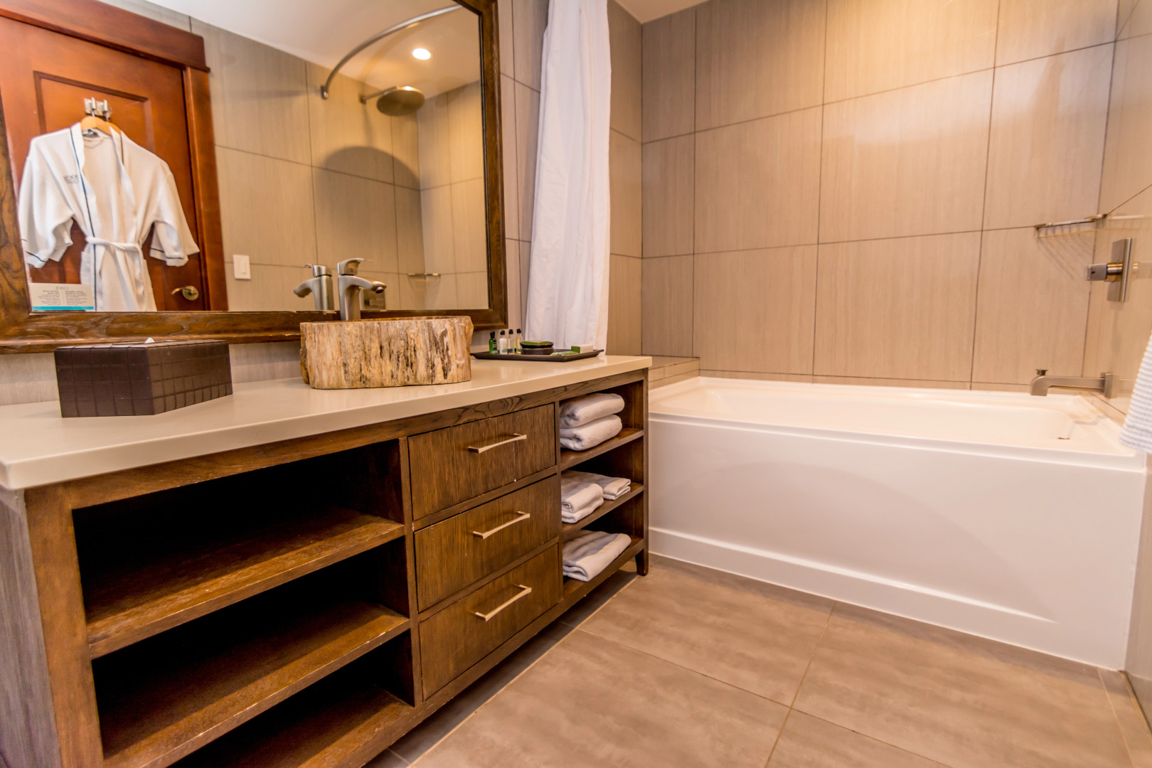 Photo - Crocs Resort & Casino