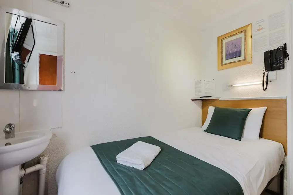 Photo - Falcon Hotel