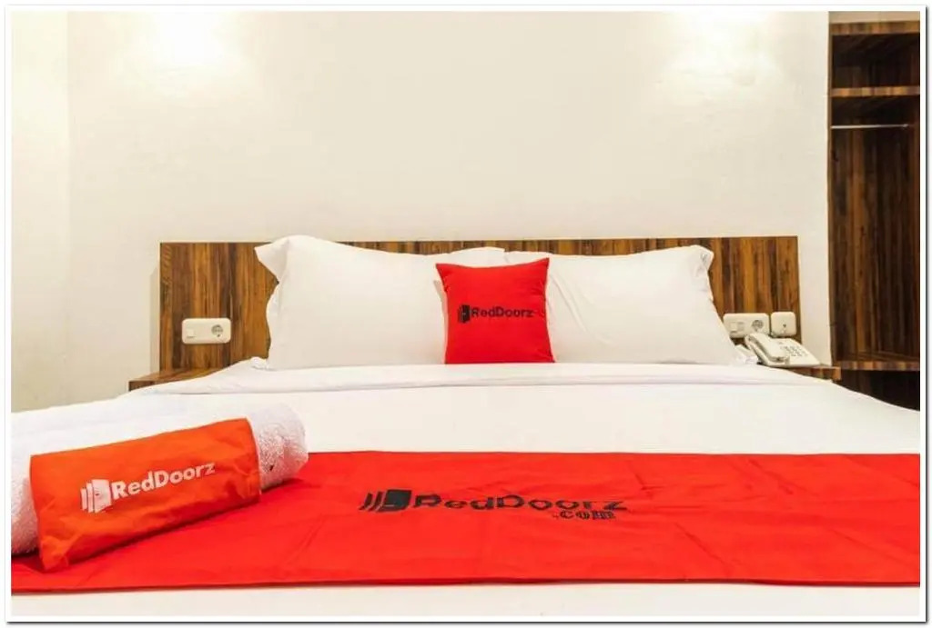 Photo - RedDoorz near RS Royal Prima Medan 2