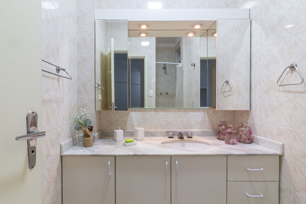 Comfort in Copacabana 9 Minutes From the Beach Cj202