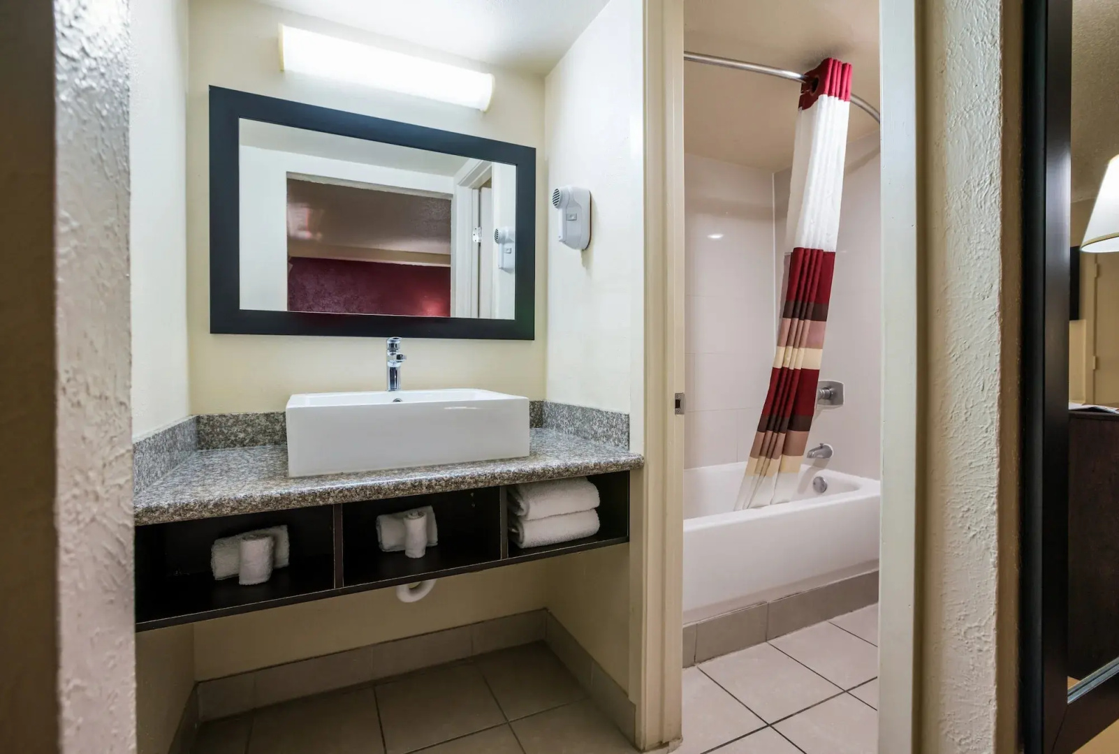 Photo - Red Roof Inn North Dallas - Park Central