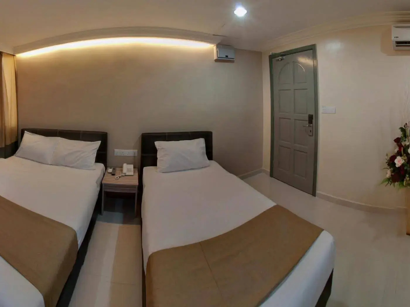 Photo - Safari Hotel