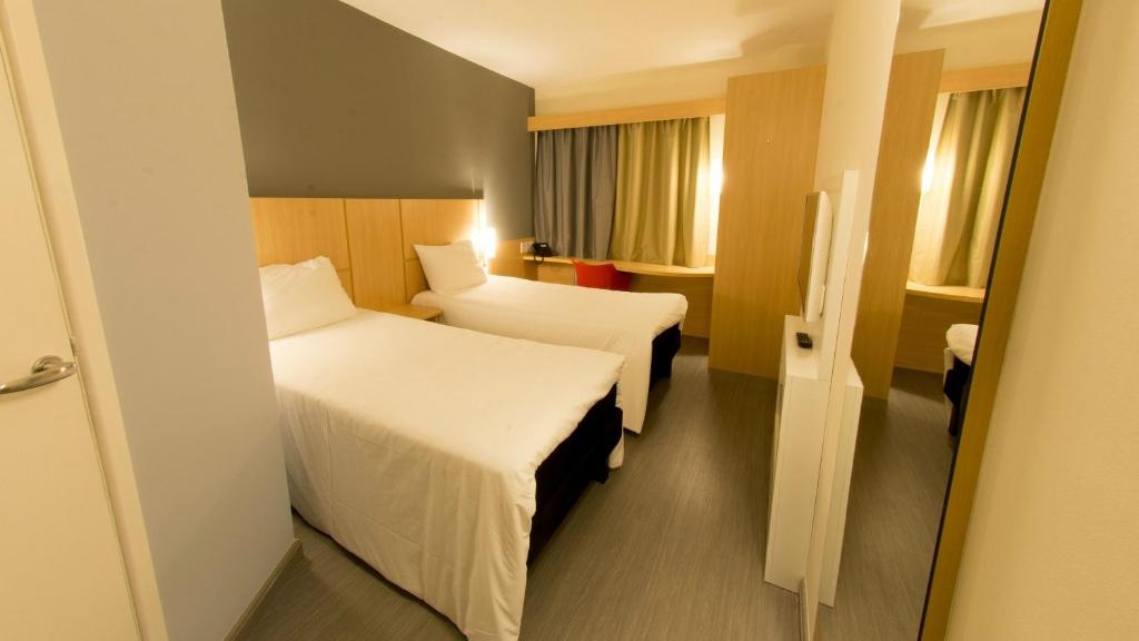 Ajax Hotel