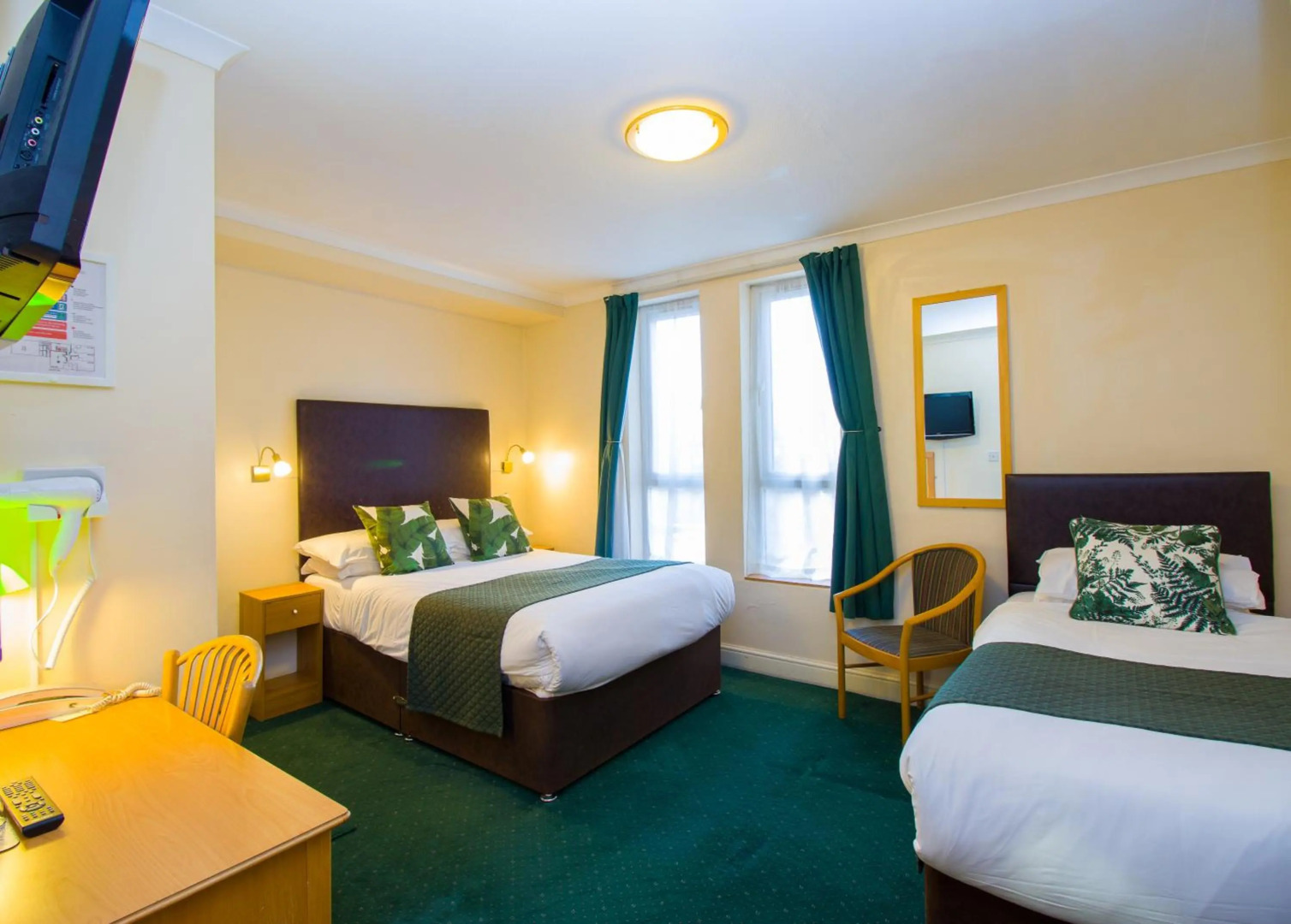 Photo - London Town Hotel