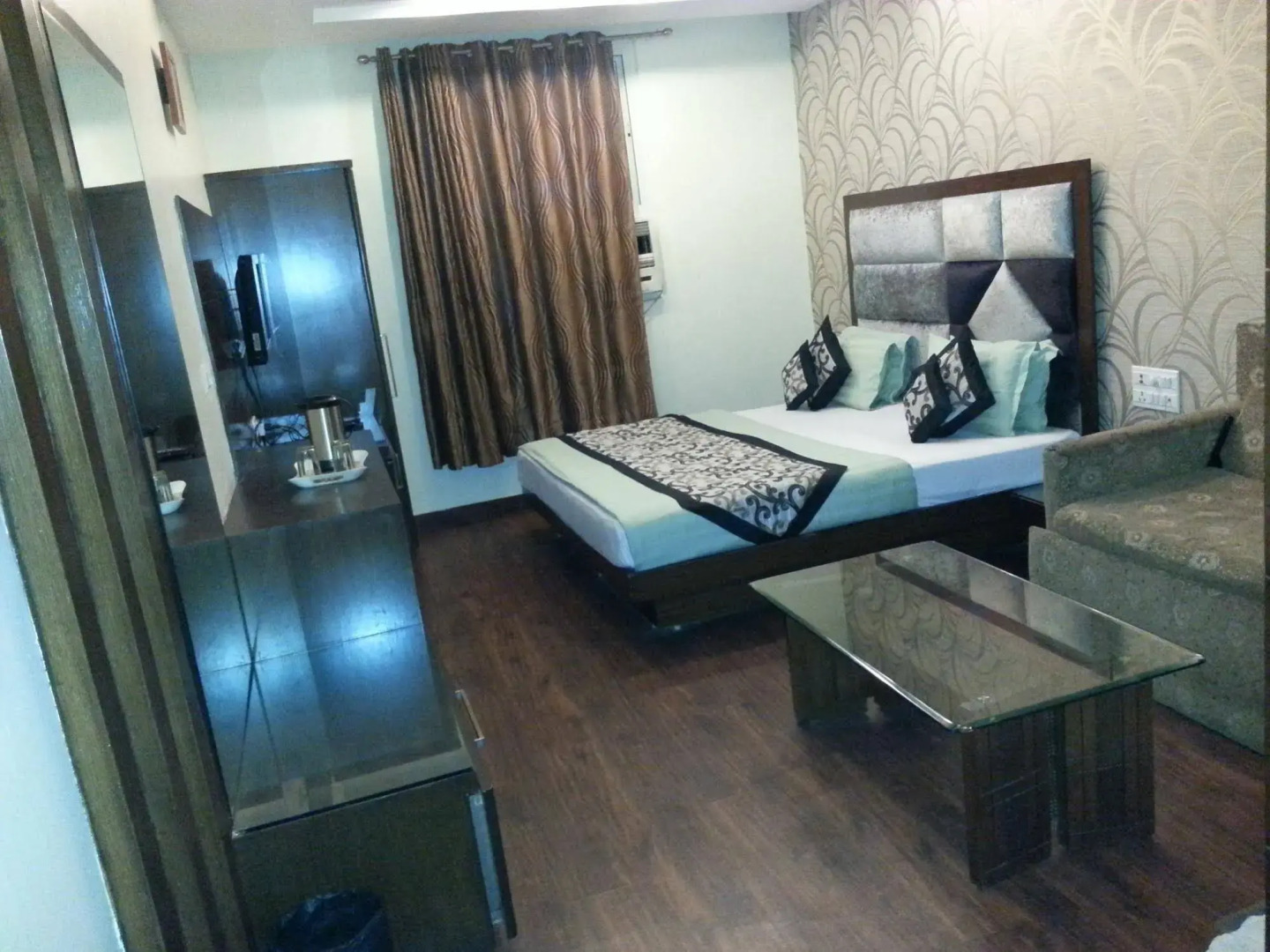 Photo - Hotel Vanson Villa, City Centre - With Free Airport & Train Station Pickup