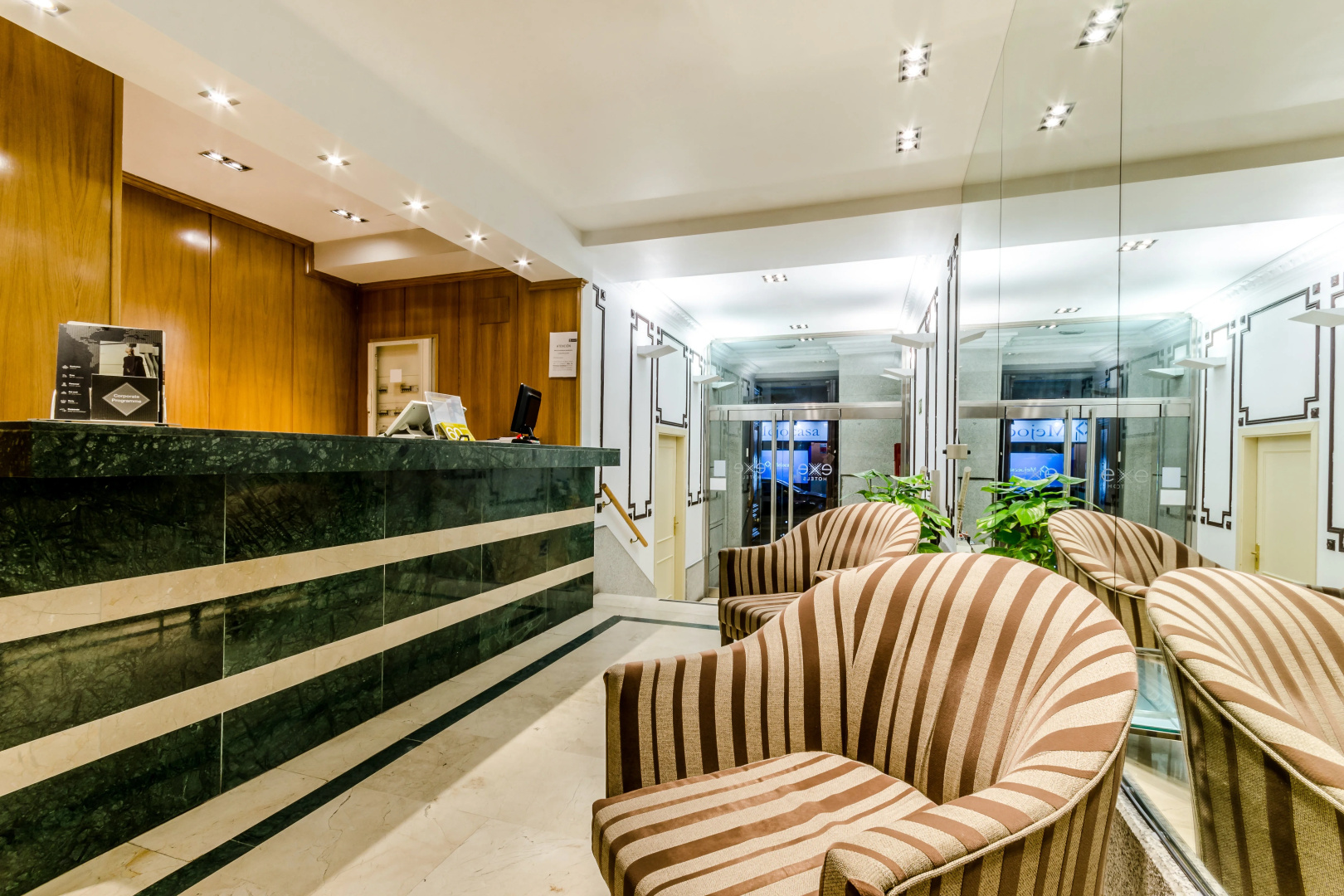 Photo - Hotel Exe Suites 33