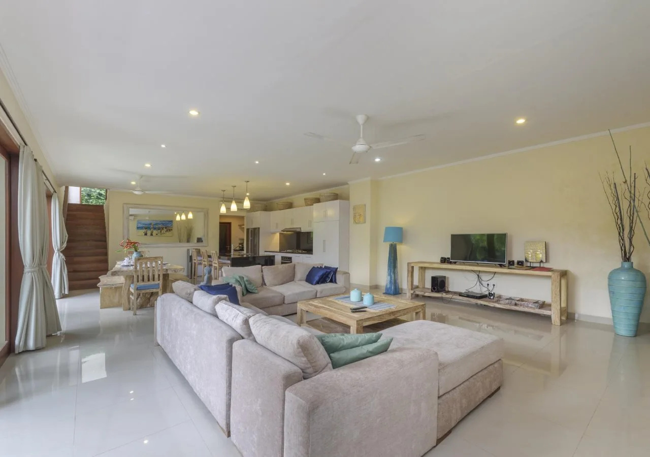 Foto - Villa Tepi Sungai - 6BR Luxury Private Pool Villa - Seminyak Sleeps 14