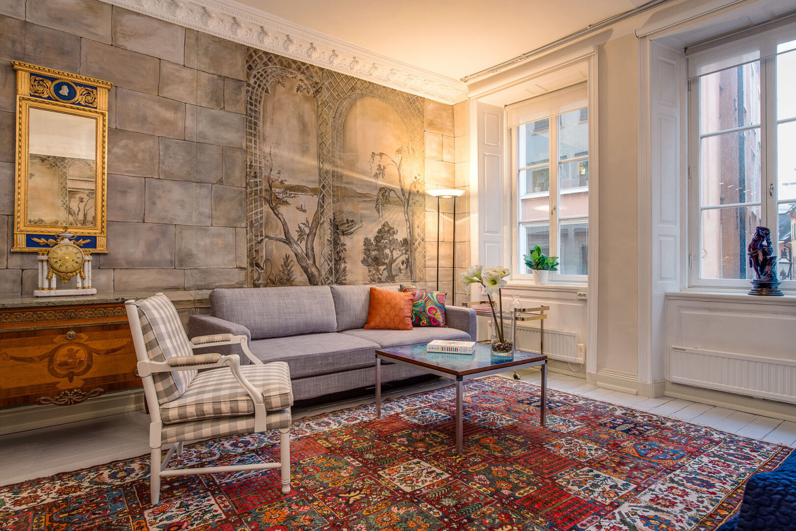 Photo - Lady Hamilton Apartments