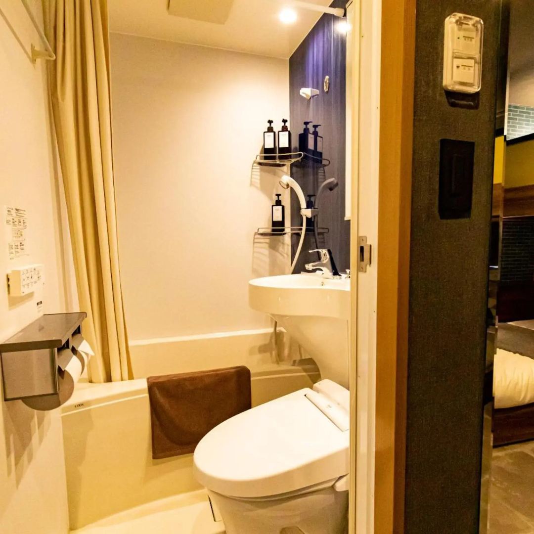 Photo - Under Railway Hotel Akihabara