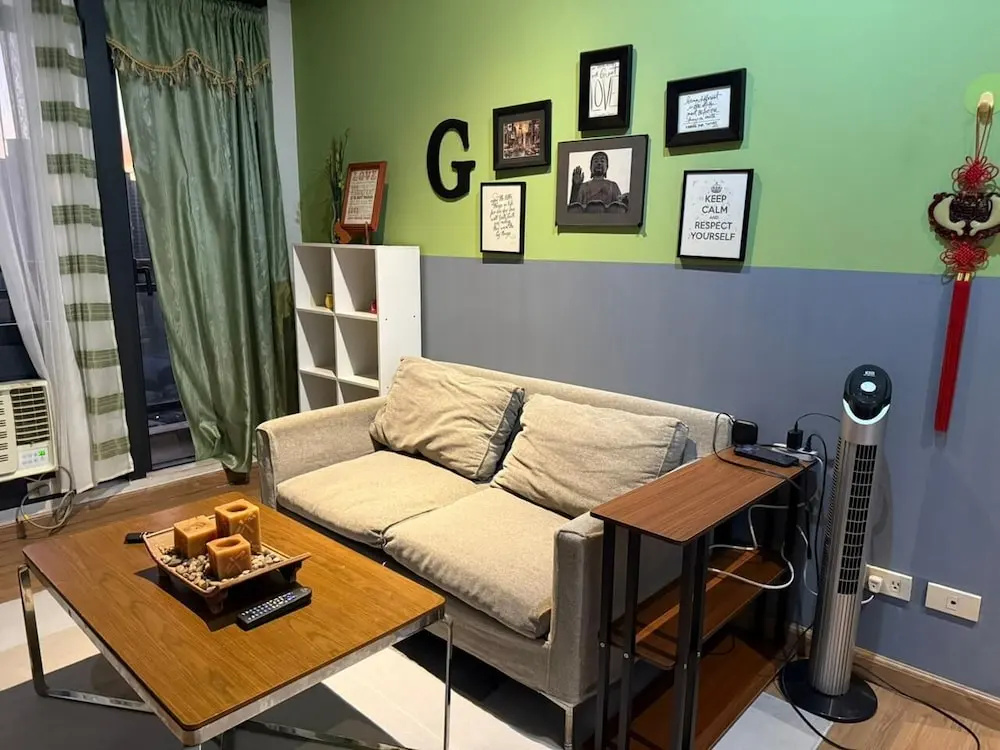 Gramercy 2 bedrooms w Balcony City View