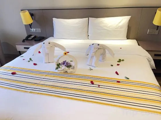 Homeinn Plus Hotel (Hefei Huaihe Road Pedestrian Street)