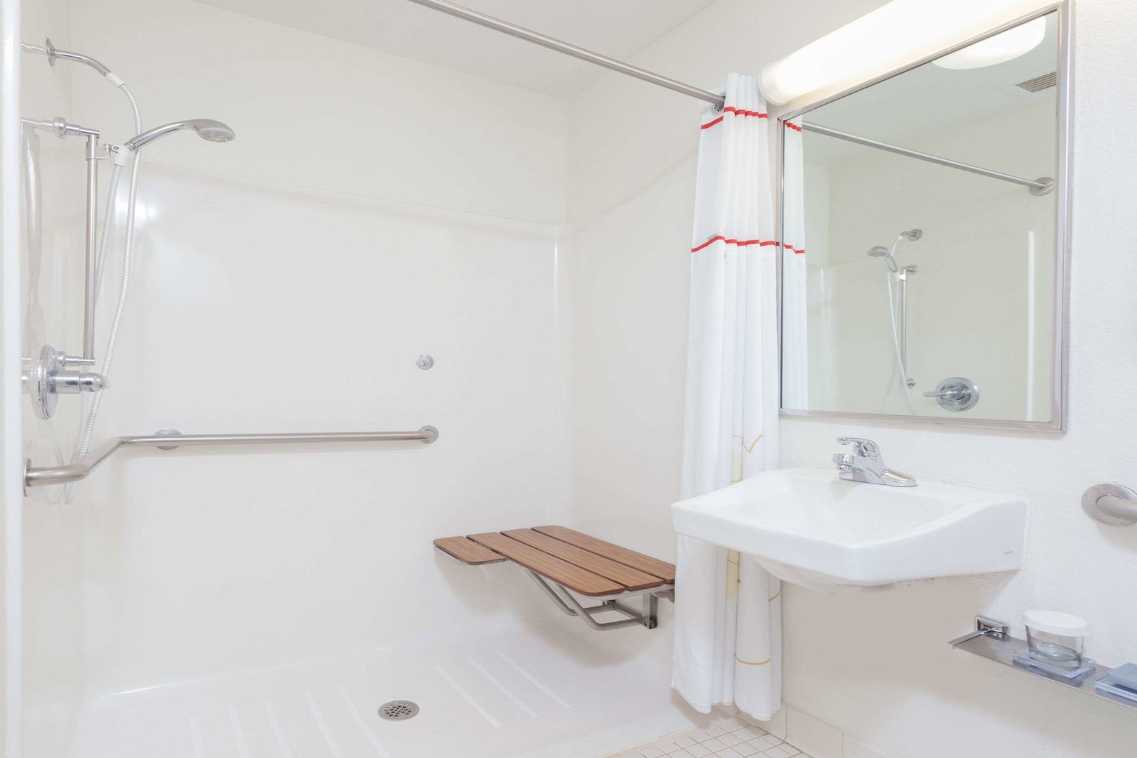 Foto - Suburban Studios Charlotte – Executive Park