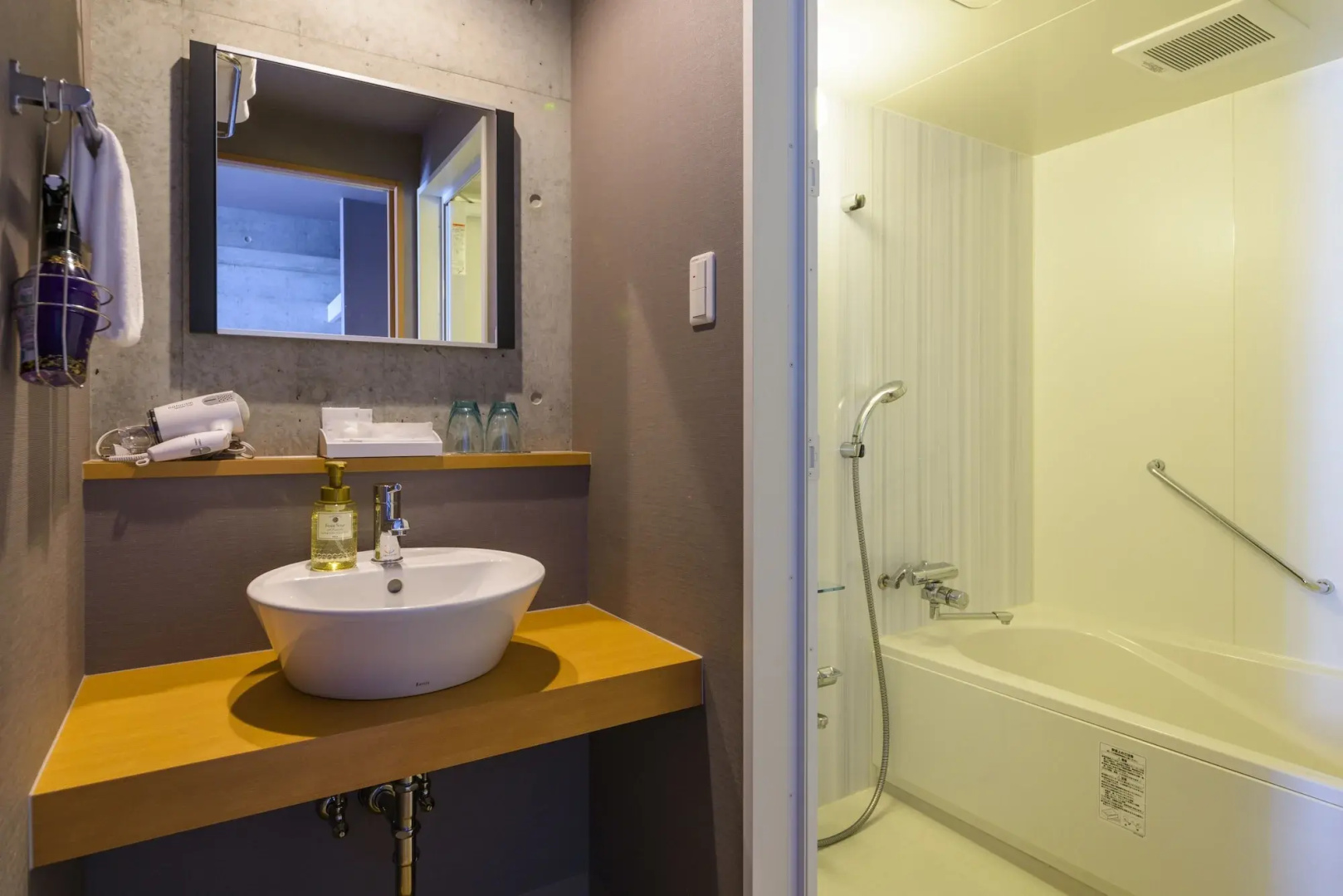 Photo - Naha-West Inn