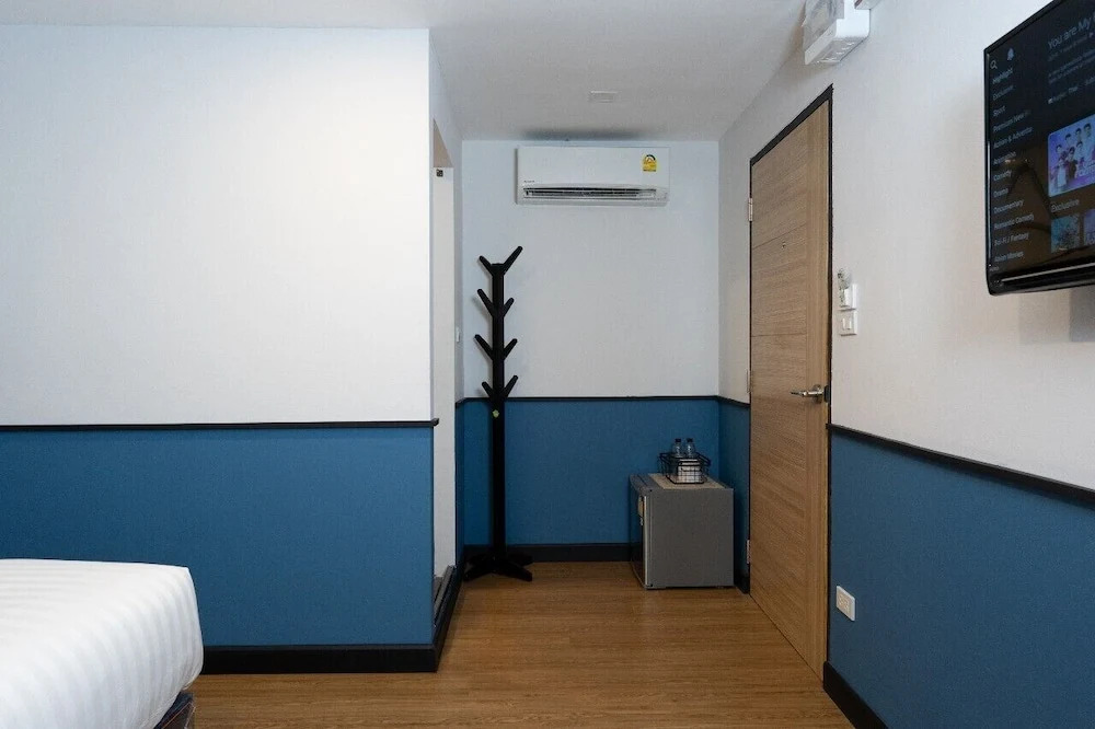 Photo - Malades House