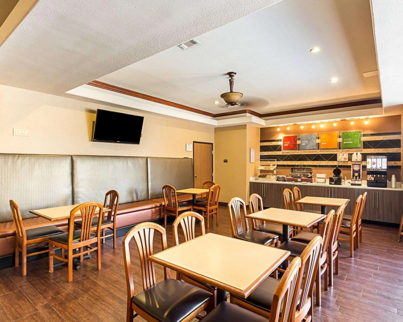 Photo - Comfort Suites At Plaza Mall