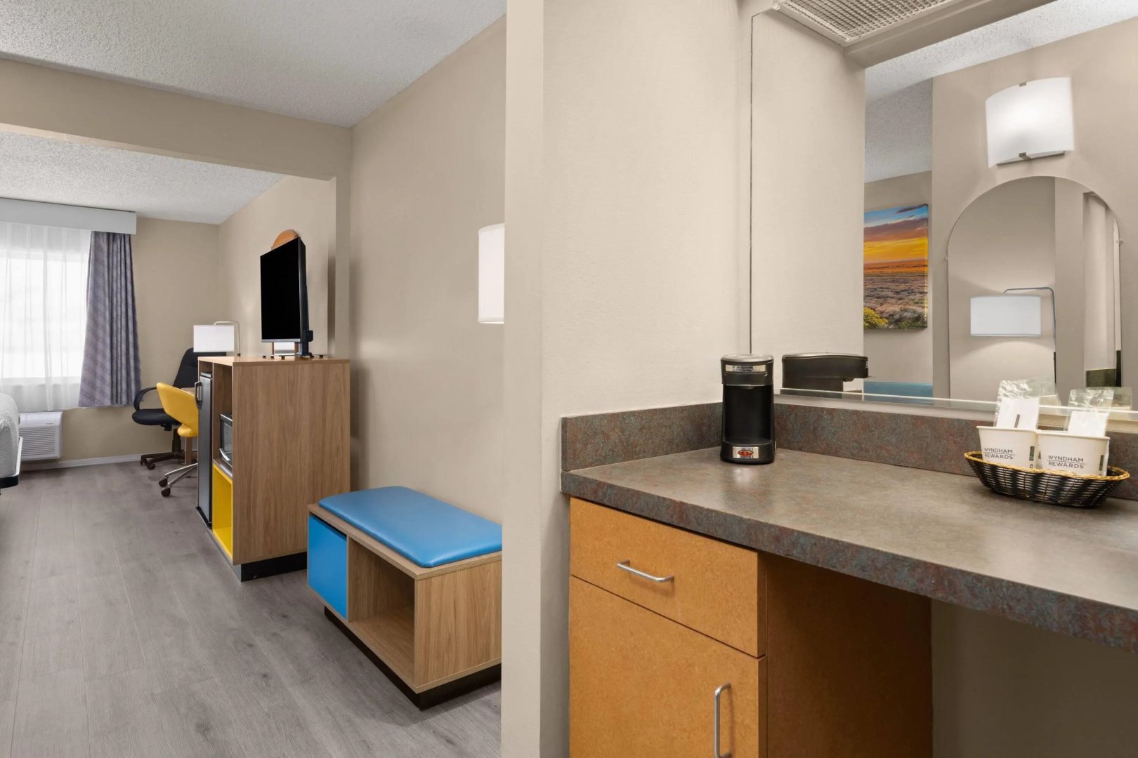Photo - Days Inn & Suites by Wyndham Airport Albuquerque