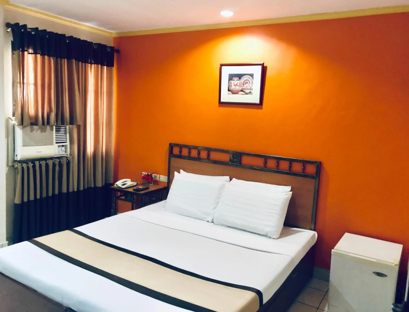 Photo - Golden Valley Hotel