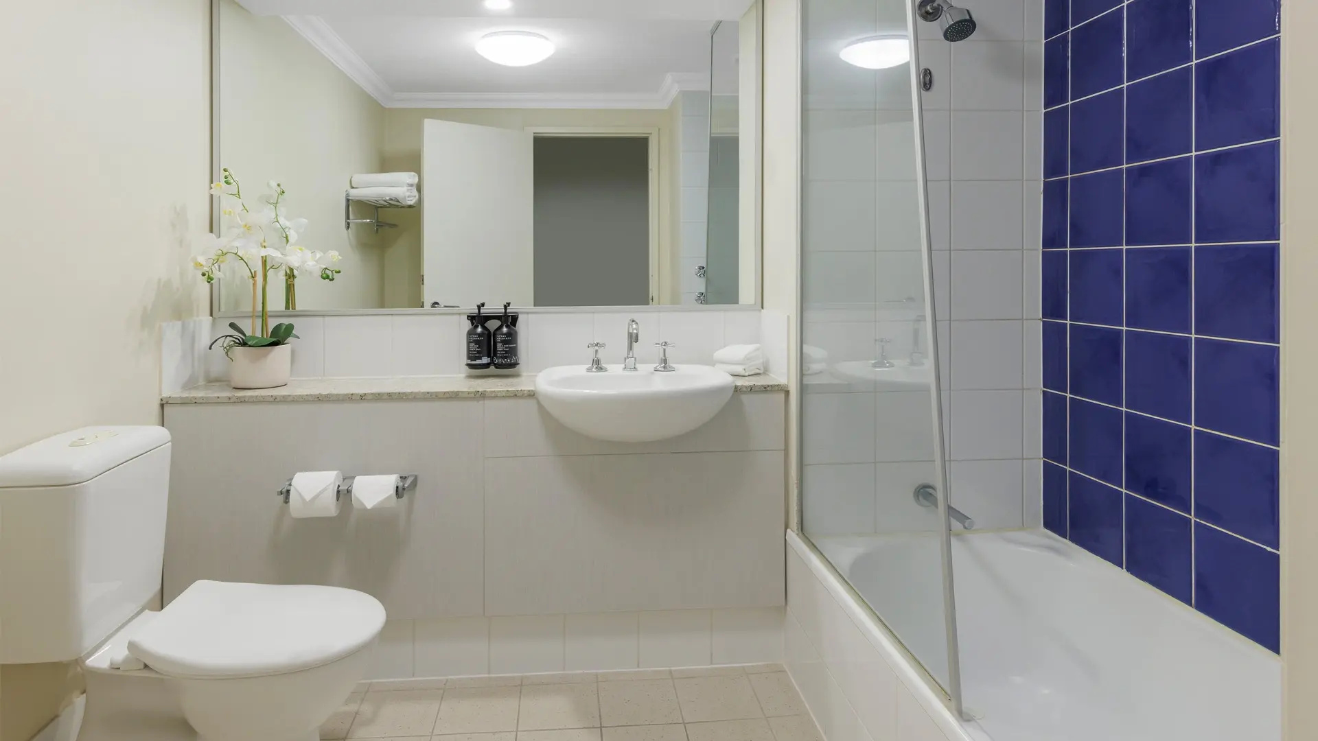 Photo - Oaks Perth Hotel