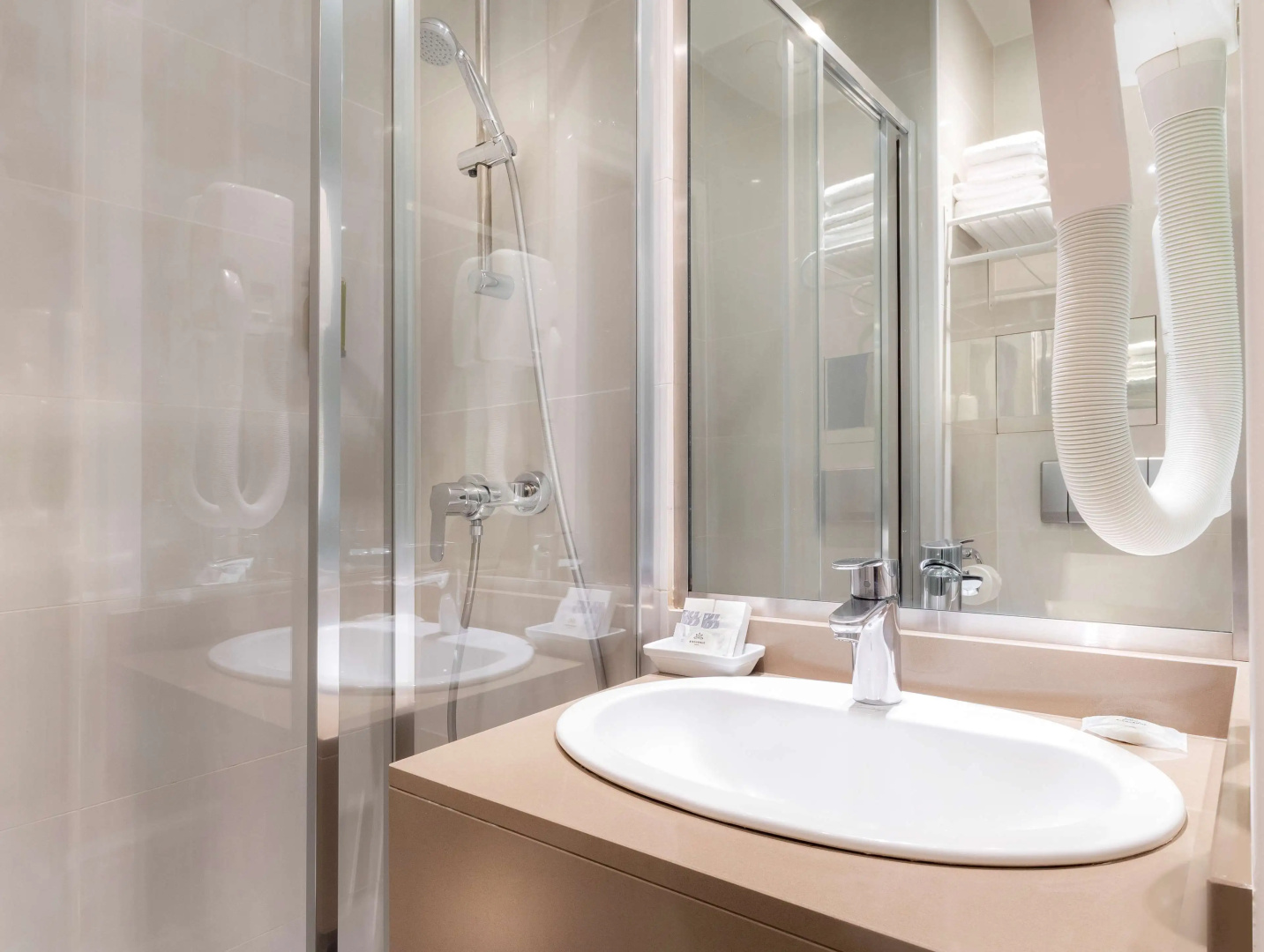 Foto - Hotel Elysees Ceramic