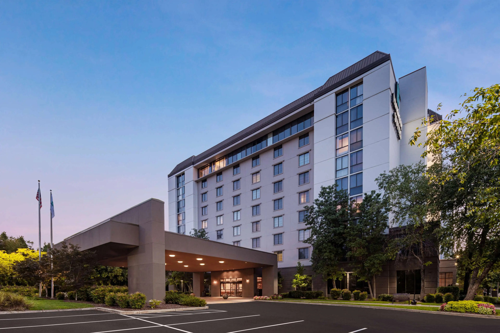 Photo - Embassy Suites by Hilton Nashville Airport