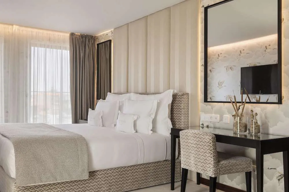 Photo - Wine & Books Porto Hotel - Small Luxury Hotels of the World