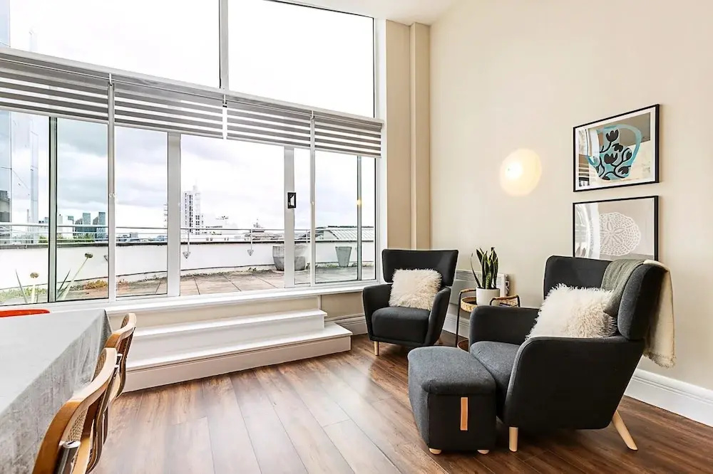 Photo - Bright and Stylish Riverside Haven in Canary Wharf