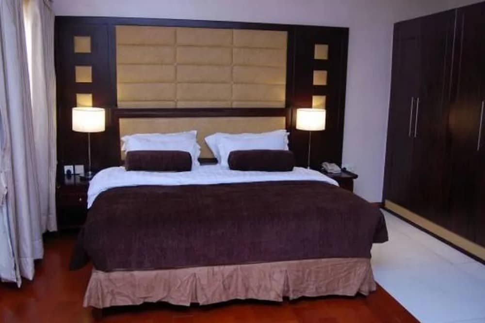 Owu Crown Hotel