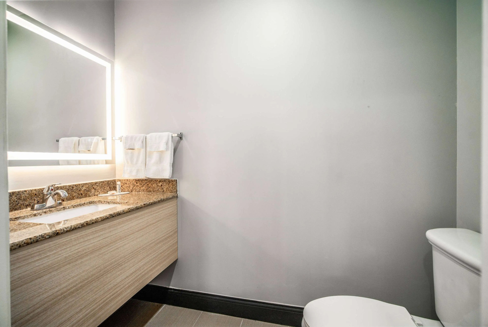 Photo - Travelodge Inn & Suites by Wyndham Bell Los Angeles Area