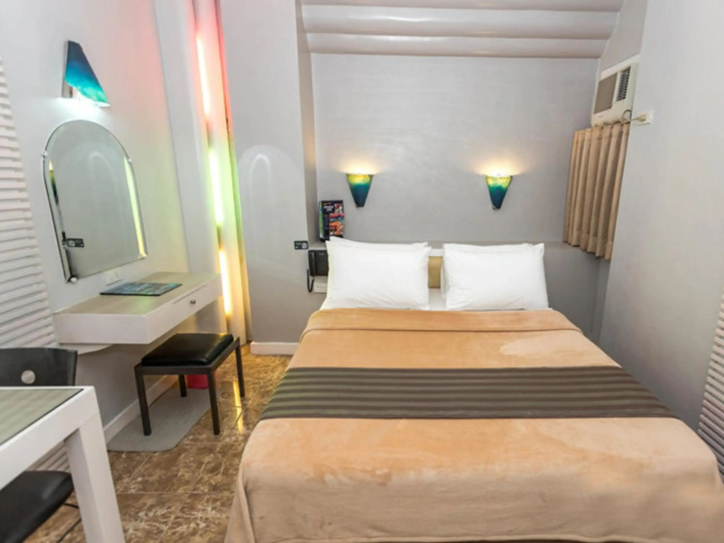 Photo - Urban Travellers Hotel