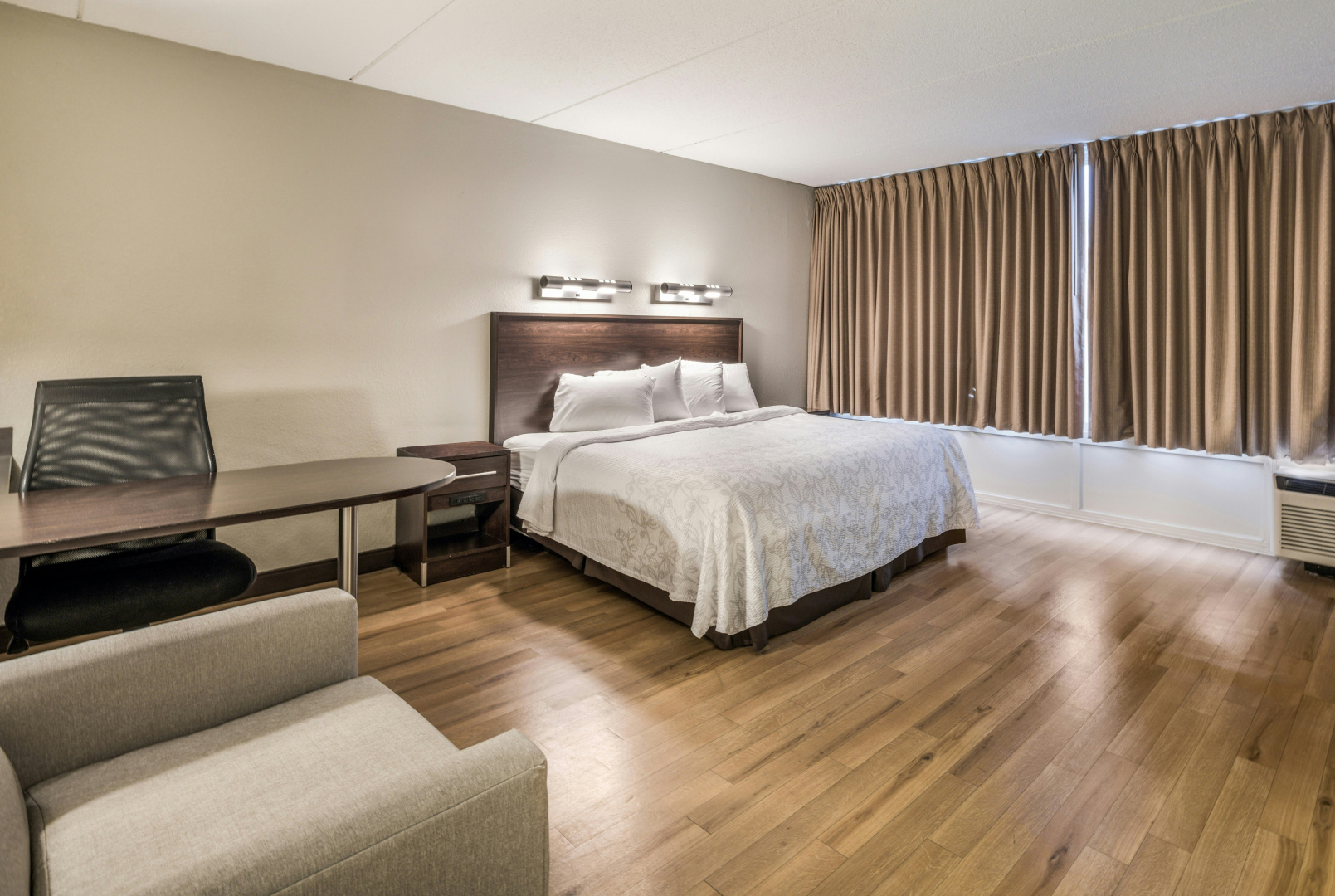 Photo - Red Roof Inn PLUS+ Boston - Woburn/ Burlington
